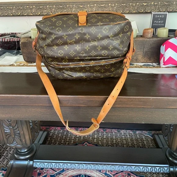 🌟🌟HOST PICK🌟🌟Absolutely Stunning Louis Vuitton Saddle Bag Purse - Picture 6 of 17